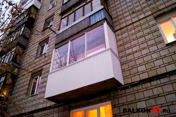 Остекление балкона алюминиевым профилем в Томске